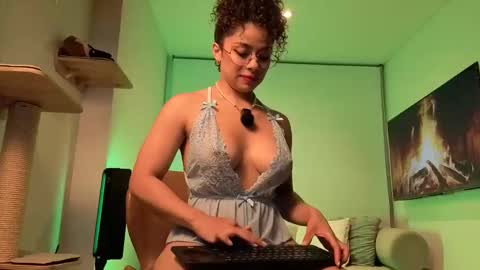 Snapshot of sexys_lave chatting on 25, 4, 2026 Ivanna and Esteban online show from 25, 4, 2026