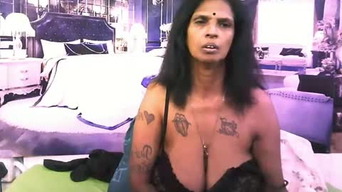 Snapshot of sexyva4u2luv chatting on 28, 10, 2025 sexyva4u2luv online show from 28, 10, 2025