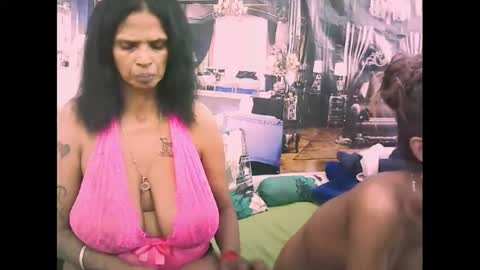 Snapshot of sexyva4u2luv chatting on 1, 11, 2025 sexyva4u2luv online show from 1, 11, 2025