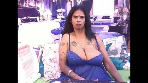 Snapshot of sexyva4u2luv chatting on 2, 11, 2025 sexyva4u2luv online show from 2, 11, 2025