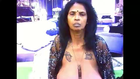 Snapshot of sexyva4u2luv chatting on 6, 11, 2025 sexyva4u2luv online show from 6, 11, 2025