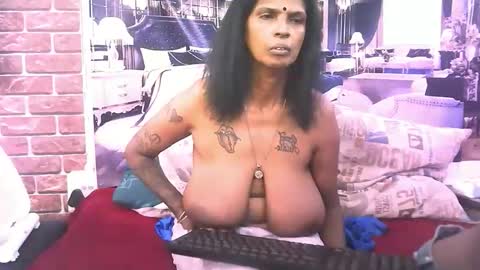 Snapshot of sexyva4u2luv chatting on 1, 12, 2025 sexyva4u2luv online show from 1, 12, 2025