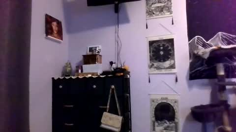 Snapshot of sexywhitebunny2001 chatting on 28, 10, 2025 Alyssa Rene online show from 28, 10, 2025