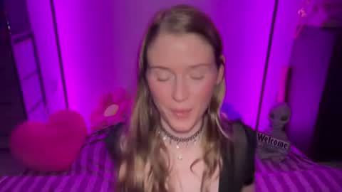 Snapshot of shadebabe chatting on 1, 8, 2026 shadebabe online show from 1, 8, 2026