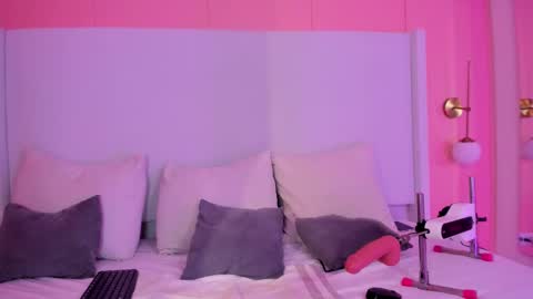 Snapshot of shaina_vasquez chatting on 15, 12, 2025 Shaina Vasquez online show from 15, 12, 2025