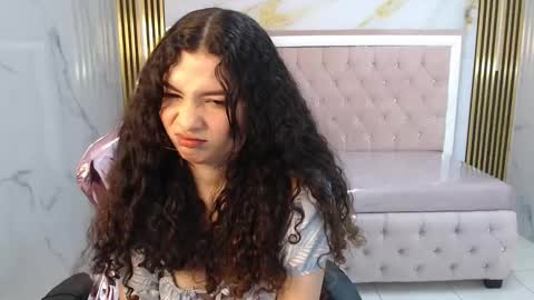 Snapshot of shalon_diaz_sub chatting on 18, 1, 2025 Shalon online show from 18, 1, 2025