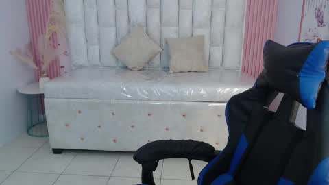 Snapshot of shalon_diaz_sub chatting on 22, 10, 2025 Shalon online show from 22, 10, 2025