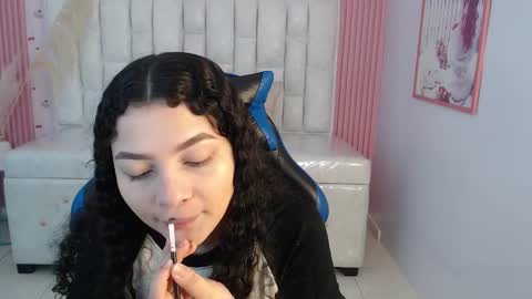 Snapshot of shalon_diaz_sub chatting on 5, 11, 2025 Shalon online show from 5, 11, 2025