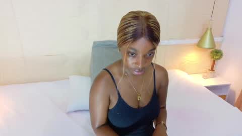 Snapshot of shamira_moore chatting on 3, 10, 2025 Catalina online show from 3, 10, 2025