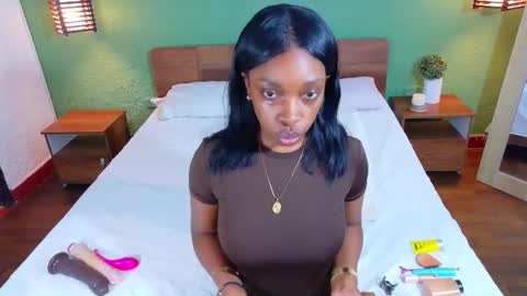 Snapshot of shamira_moore chatting on 20, 12, 2025 Catalina online show from 20, 12, 2025