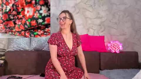 Snapshot of shana_power chatting on 20, 12, 2025 Svetlana ...........help me get 100 reactions before the end of the year Thumb up if you like me I appreciate it and thank you online show from 20, 12, 2025