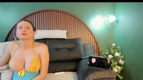 Snapshot of shannel__queen chatting on 6, 5, 2026 shannel__queen online show from 6, 5, 2026