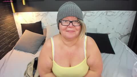 Snapshot of shannonshine chatting on 4, 2, 2025 Shannon online show from 4, 2, 2025