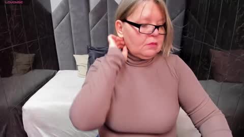 Snapshot of shannonshine chatting on 12, 2, 2025 Shannon online show from 12, 2, 2025