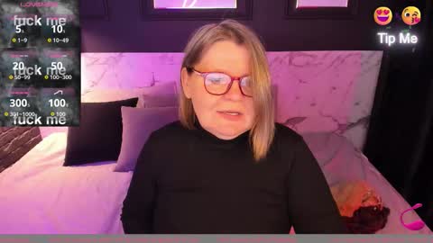 Snapshot of shannonshine chatting on 25, 11, 2025 Shannon online show from 25, 11, 2025