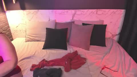 Snapshot of shannonshine chatting on 4, 12, 2025 Shannon online show from 4, 12, 2025