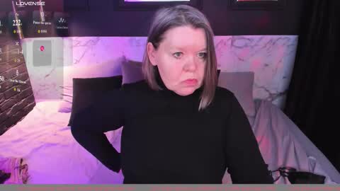 Snapshot of shannonshine chatting on 16, 12, 2025 Shannon online show from 16, 12, 2025