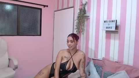 Snapshot of shantal_luw chatting on 2, 6, 2026 shantal online show from 2, 6, 2026