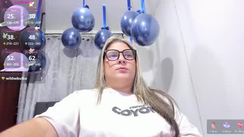 Snapshot of shantal_smith9 chatting on 22, 11, 2025 S H A N T A L S M I T H online show from 22, 11, 2025