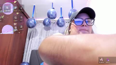 Snapshot of shantal_smith9 chatting on 27, 11, 2025 S H A N T A L S M I T H online show from 27, 11, 2025