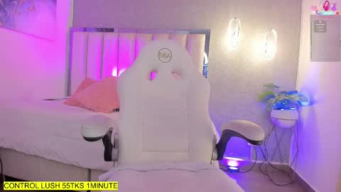 Snapshot of shantal_thompson21 chatting on 5, 3, 2026 Shantal online show from 5, 3, 2026