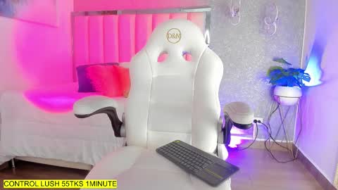 Snapshot of shantal_thompson21 chatting on 11, 3, 2026 Shantal online show from 11, 3, 2026