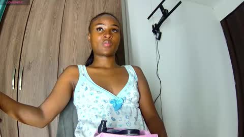 Snapshot of shantall_ebony1 chatting on 24, 9, 2025 shantall_ebony1 online show from 24, 9, 2025