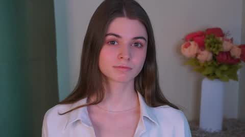 Snapshot of sharilynkelsoe chatting on 4, 5, 2026 My name is Emma online show from 4, 5, 2026