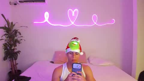 shark_boy21 online show from 30, 11, 2025