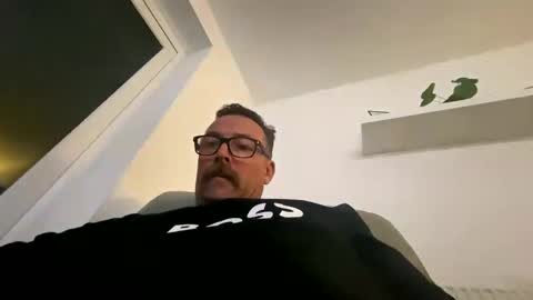 Snapshot of sharksboy16 chatting on 4, 10, 2025 Sharksboy online show from 4, 10, 2025