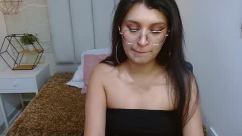 Snapshot of sharllote_ chatting on 18, 4, 2026 Sharllote online show from 18, 4, 2026