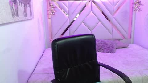 Snapshot of sharllote_ chatting on 2, 5, 2026 Sharllote online show from 2, 5, 2026
