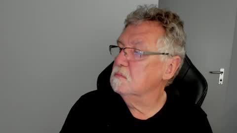 Snapshot of sharlots_pet chatting on 7, 6, 2026 sharlots_pet online show from 7, 6, 2026