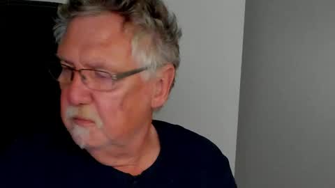 Snapshot of sharlots_pet chatting on 8, 6, 2026 sharlots_pet online show from 8, 6, 2026