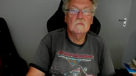Snapshot of sharlots_pet chatting on 7, 7, 2026 sharlots_pet online show from 7, 7, 2026