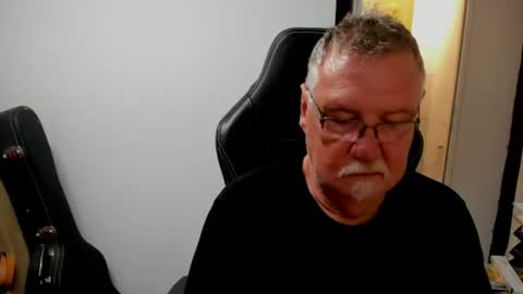 Snapshot of sharlots_pet chatting on 1, 8, 2026 sharlots_pet online show from 1, 8, 2026