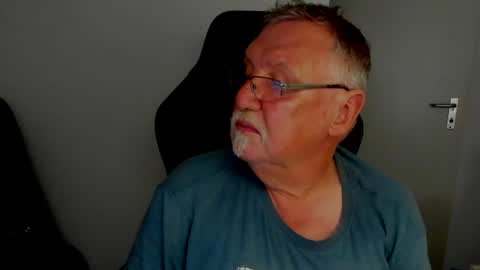 Snapshot of sharlots_pet chatting on 3, 8, 2026 sharlots_pet online show from 3, 8, 2026