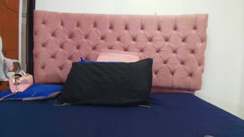 Sharlott online show from 16, 1, 2025