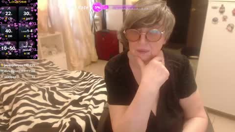 Snapshot of sharon_amore chatting on 8, 6, 2026 Helena online show from 8, 6, 2026