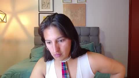 Snapshot of sharon_makelove chatting on 2, 4, 2026 ESTEFI online show from 2, 4, 2026