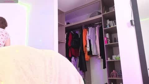 Snapshot of sharonblack_ chatting on 23, 4, 2026 kitsune online show from 23, 4, 2026