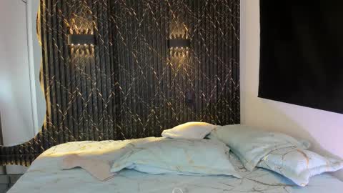 SHARON TAYLOR online show from 5, 11, 2025