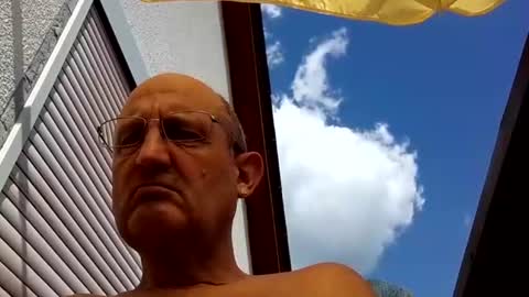 Snapshot of sharpshoder chatting on 12, 7, 2026 Peter online show from 12, 7, 2026