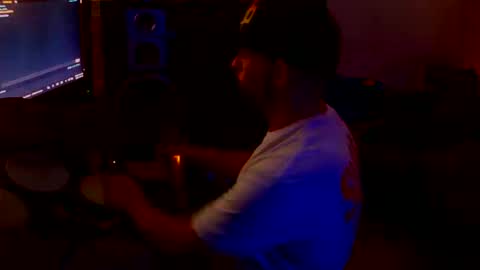 Snapshot of shawntheone3535b chatting on 12, 10, 2025 shawntheone online show from 12, 10, 2025