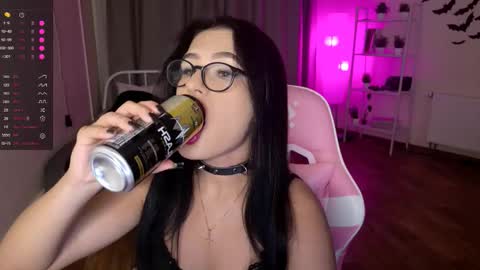 Snapshot of shayloren chatting on 17, 11, 2025 Shay online show from 17, 11, 2025