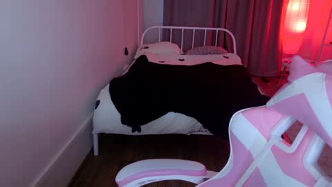 Snapshot of shayloren chatting on 16, 12, 2025 Shay online show from 16, 12, 2025