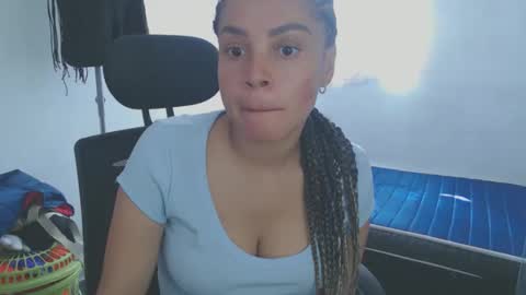 Snapshot of shayna_cute chatting on 6, 4, 2026 Shayna online show from 6, 4, 2026