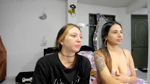Snapshot of sheandhex chatting on 22, 9, 2025 katrin and Aaron online show from 22, 9, 2025