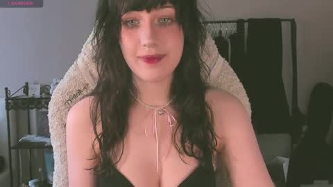 Snapshot of sheeny_shy chatting on 19, 4, 2026 Chiara online show from 19, 4, 2026