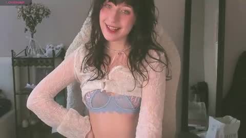 Snapshot of sheeny_shy chatting on 22, 4, 2026 Chiara online show from 22, 4, 2026